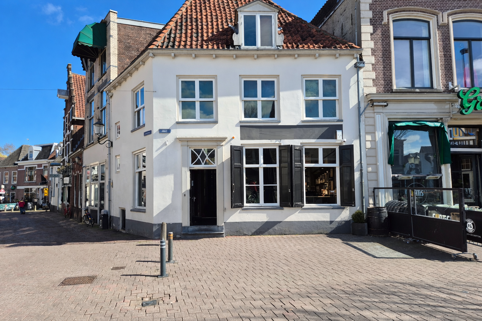 Hof 8