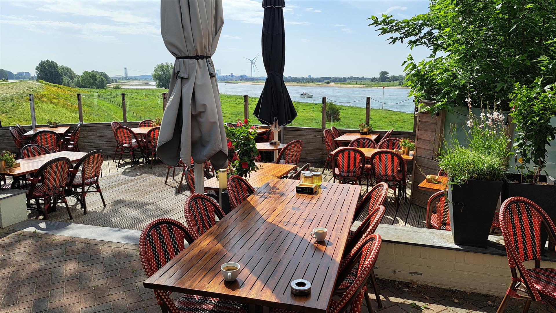 Unieke locatie aan de Waal 39