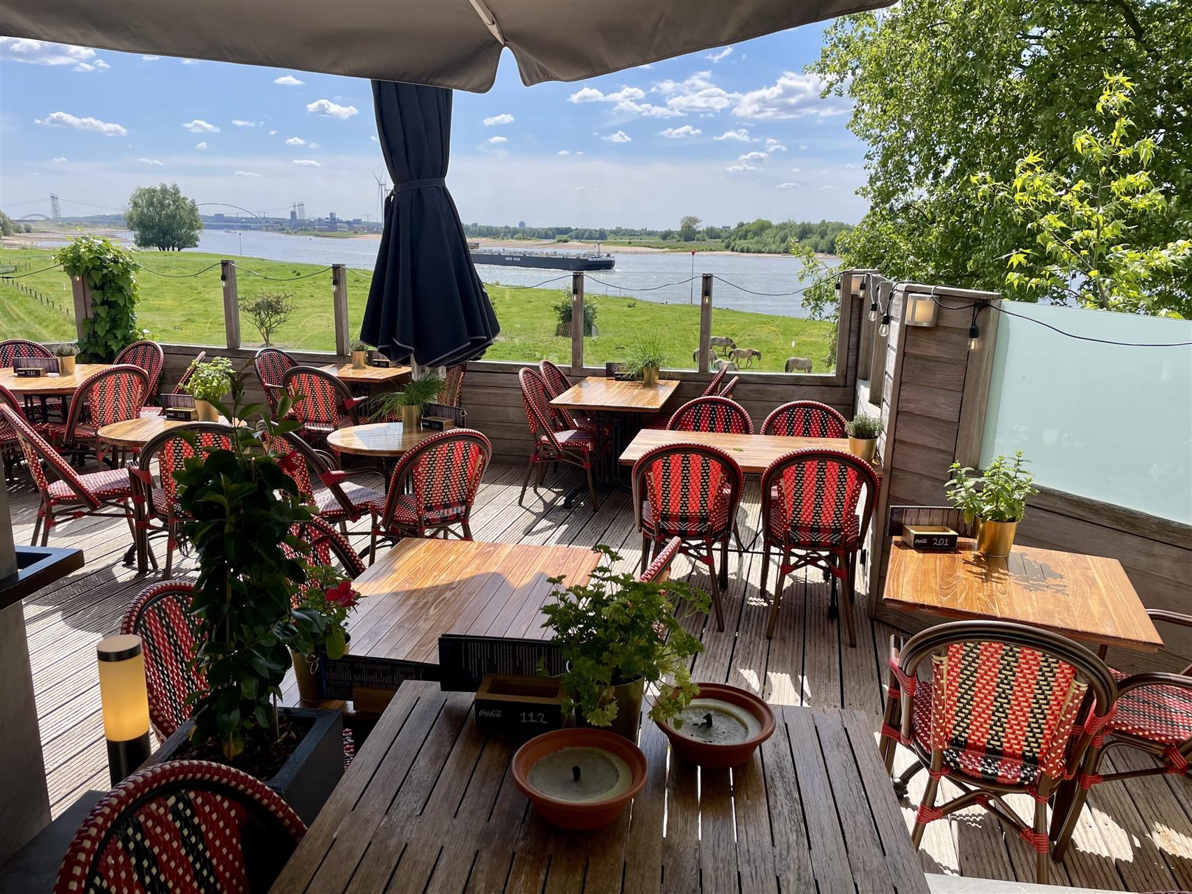 Unieke locatie aan de Waal 1